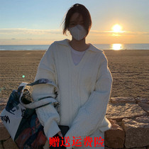 French retro Japanese lazy style small V lapel white twist sweater womens autumn and winter new loose outerwear top