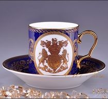 Royal Collection Classic British Royal Badge Cup Box Box