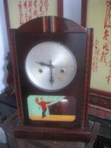 Perfectly able to use the Cultural Revolution old mechanical bell Red Runway High-end Wooden old bell red light to remember nostalgic ancient timepieces 1