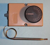 The radiator is equipped with box thermostat temperature control switch knob temperature control switch 0°C --- 75°C