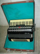 Old -- 120 bass accordion (black) --