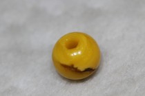In the early Qing Tibetan area the old beeswax round beads have a mineral spot 1 05G to the hole 1 1 1 diameter 1 3
