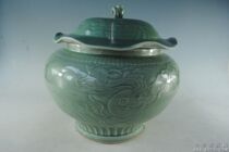 Yuanlongquan celadon cloud dragon pattern lotus leaf cover jar