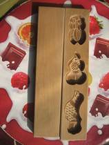 Exquisite wood carving childrens rice cake mold fruit mold snack mold cake mold cake mold three holes to know the gourd pigeon