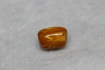 Early Qing Tibetan area Old Beeswax straight cut small barrel beads 0 72 grams to the hole is 1 3cm diameter 1cm