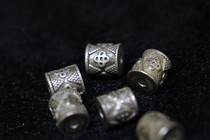 925 silver made of old Tibetan Buddhist pearl accessories Auspicious Knot Barrel Beads Pair of holes 0-95cm 85cm diameter is 0