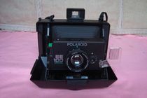 Good quality features Polaroid EE-100 a camera Polaroid tear piece nostalgic old-fashioned object