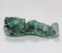 A deep dragon with a hook for the emerald emerald mother of the Qing Dynasty