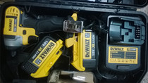 DEWALT DCF885M2 18V Lithium rechargeable high-speed impact screwdriver two electric and one charge