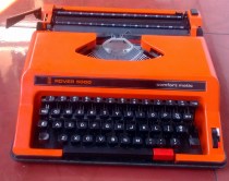 Retro collection of typing treasures Italian original ROVER5000 Orange and Red English typewriter is all normal