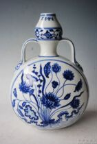 Ming Yongle blue and white bouquet lotus pattern wearing gourd flat bottle