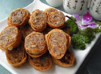 4 pieces of Fujian Minnan specialty snacks Spiced roll Hotel spiced meat roll Stone yard roll Chicken roll Pork belly roll