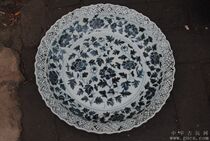 Ming Hongwu blue and white folded branches