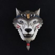 The wolf kills the shading mask to hang up.