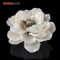 Fashion elegant imitation Nanyang shell brooch Peony flower crystal brooch brooch Womens accessories large brooch