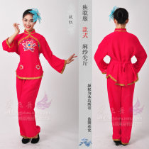 The rice-singing and dancing costumes and the costumes for the clothes two people turn to the costumes