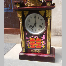 The old double-joy card sitting clock when the pendulum is on the string alarm clock 70s The collection of the wedding used