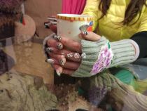 Cloud decoration totem original design womens jewelry gloves national style hand-embroidered Su embroidered purple flower warm knitted gloves