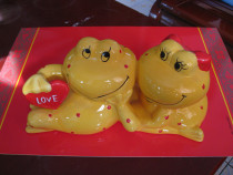 Exquisite fresh ceramic super cute frog couple ornaments long 249MM Pictures