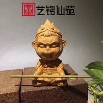 Cliff Cypress woodcarving battle Buddha Qi Tian Dasheng with golden hoop stick Monkey King Monkey crafts ornaments car ornaments