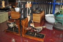 Exquisite hilt relief character book holder Book stand book back decoration pair of Western antique Wenfang collection