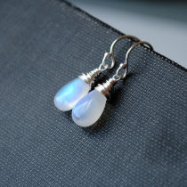 Bottom △ American hand-made limited special beautiful water drop type flash rainbow moonstone earrings