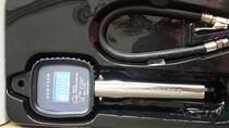 Electronic digital micro tire accelerator high precision air pressure meter Automotive tire pressure gauge with air - exhausting