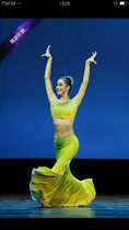 Ethnic dance performance to serve peach Li cup Dai ethnic composition Dai ethnic dance plays out