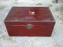 A large case of red lacquer leather in China