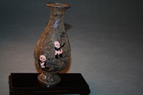 (Antique collection) Old silver silk hollow hollow red plum spring panda vase has a defective treatment price