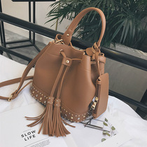2017 Autumn new womens bag European and American fashion frosted locomotive big bag rivet portable shoulder bag free hair