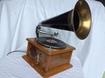 American St Louis vintage vinyl gramophone Wooden vintage American made Gender transistor radio