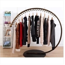 Wrought iron clothing rack Arc-shaped island rack Floor-to-ceiling display rack Clothing store shelves C-frame hanger side pylons