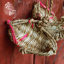 Yunnan Dali grass weaving craft handmade mini grass shoes toy hanging palm grass shoes to avoid evil