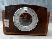 The clock collection is rare in the old clock after liberation old watch hotel set up film and television props