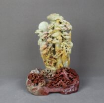 Landscape Green Fields Stone Sculpture Pendulum to greet visitors Songmaster as a seal door Three colorful jade-carved handicrafts are highly recommended