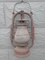 Old lamps imported from the Republic of China imported horse lights World War II imported lamps windproof lamps old objects fidelity
