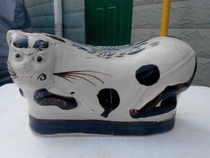 Old objects Qing Dynasty Cat - shaped pillow antiques porcelain pillow - china products are like picture and vision props