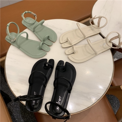 2020 Summer with buckle clamping foot slippers fine with comfort flat bottom round head sandal women everyday flat heel pure color PU