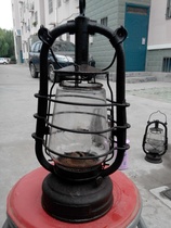The three hoops of old horse lamp nostalgia old kerosene lamp old kerosene lamp extremely beautiful old objects nostalgia