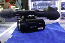 Sony Sony NEX-VG30E counter display prototype has another electric lens support for a change of purchase