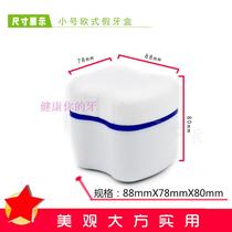 Po Lijing uses a prosthetic box double layer with filter screen to put full dentures without odor