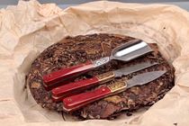 Mahogany crafts small leaf rosewood wood chicken blood black tea tea road tea knife tea shovel tea needle three-piece boutique