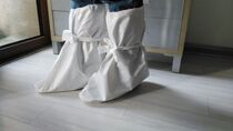 Medical shoe cover non-woven fabric breathable film material shoe cover high white Laboratory waterproof waterproof