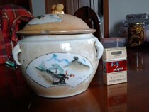 A light drop of the color cover jar one of the