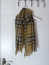 Earth music day tying the plaid Barron Horse Hairy scarves.