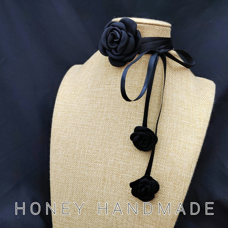 Handmade Fabric Three-Rose Choker with Three-Dimensional Flower Neck Chain, Collarbone Chain, Sweater Chain, Long Neck Strap
