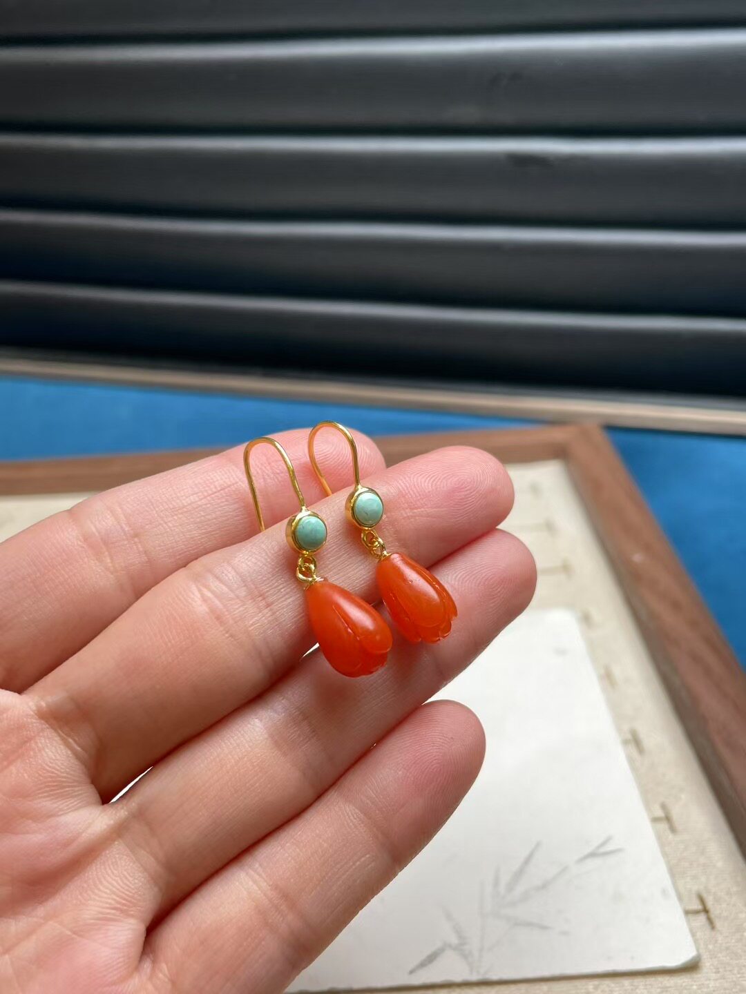 Серьги 天然南红玉兰花耳钩耳环925银镶保山南红玉兰花搭配绿松石耳坠气质