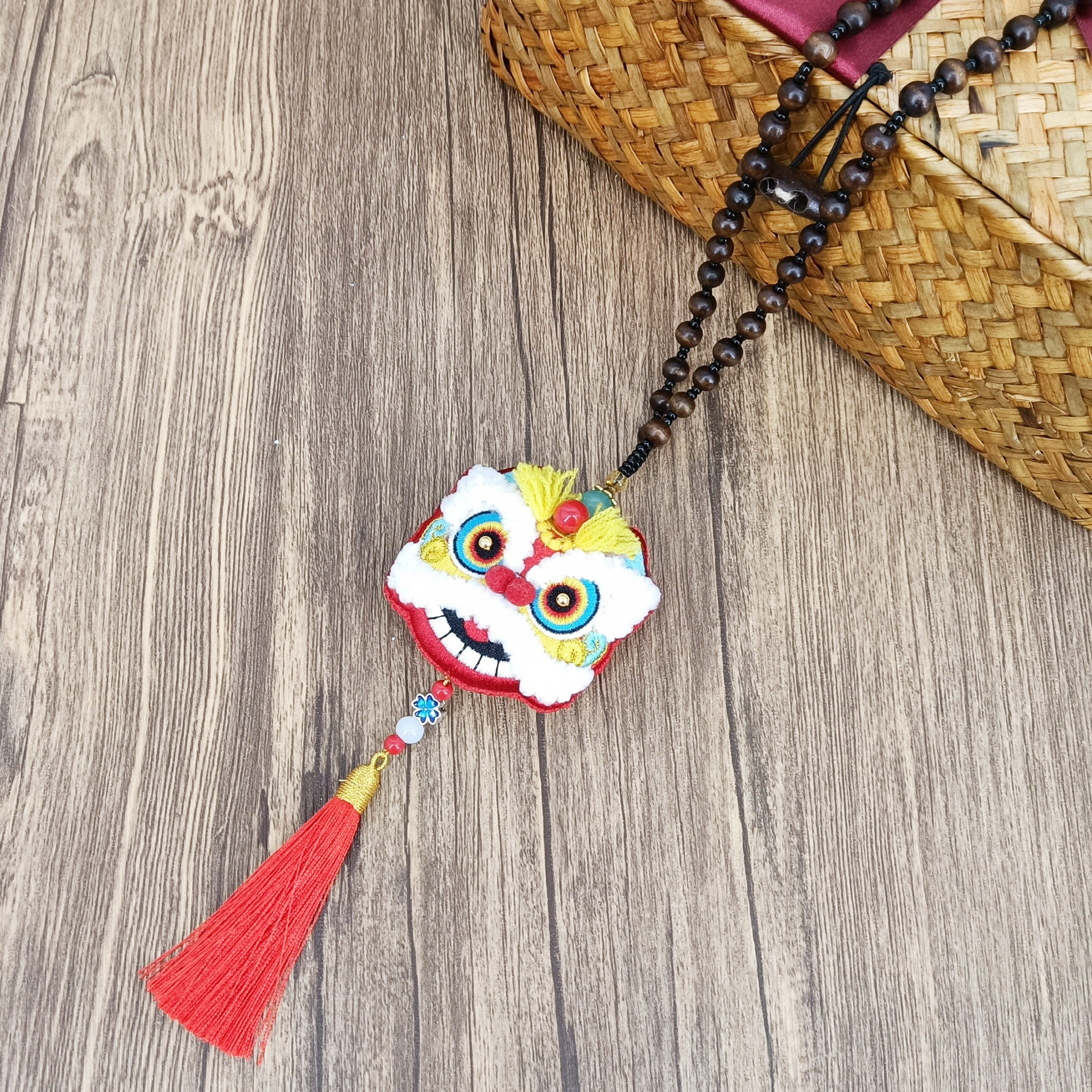 Embroidery the new other finished product Fu Lions Pendant the lion's amulet to send boyfriend Buyi Car Pendant Couple Gift