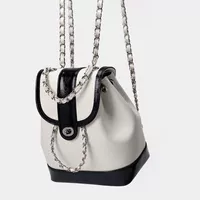 Белый с черной коллекцией и отправка тех же подарочных пакетов для торговых центров